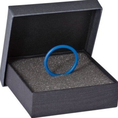 Niebieski pierścień uszczelniający w pudełku