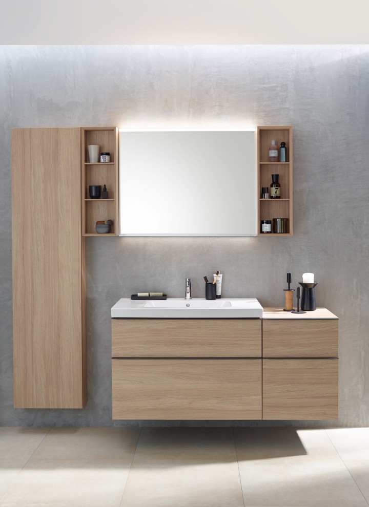Umywalka z szafką z lustrem i meblami łazienkowymi z serii Geberit iCon
