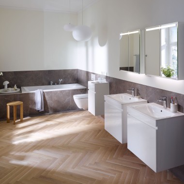 Łazienka z produktami z serii łazienkowej Geberit Selnova